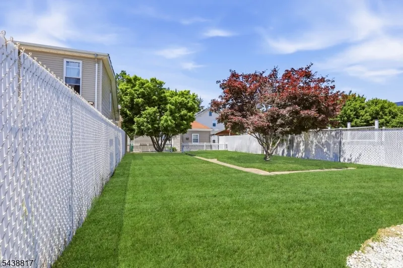 332 Riverside Ave Lyndhurst, NJ 07071