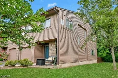 211 Yorktowne Ct