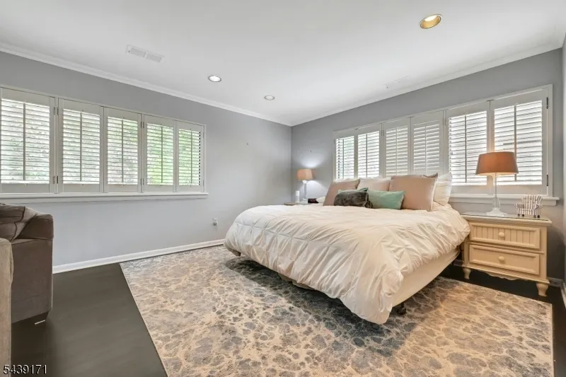 211 Yorktowne Ct Washington, NJ 07676