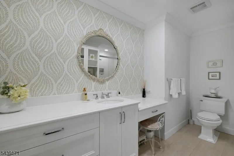 211 Yorktowne Ct Washington, NJ 07676