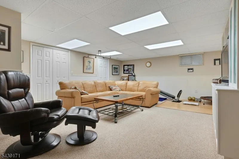 211 Yorktowne Ct Washington, NJ 07676
