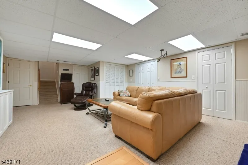 211 Yorktowne Ct Washington, NJ 07676