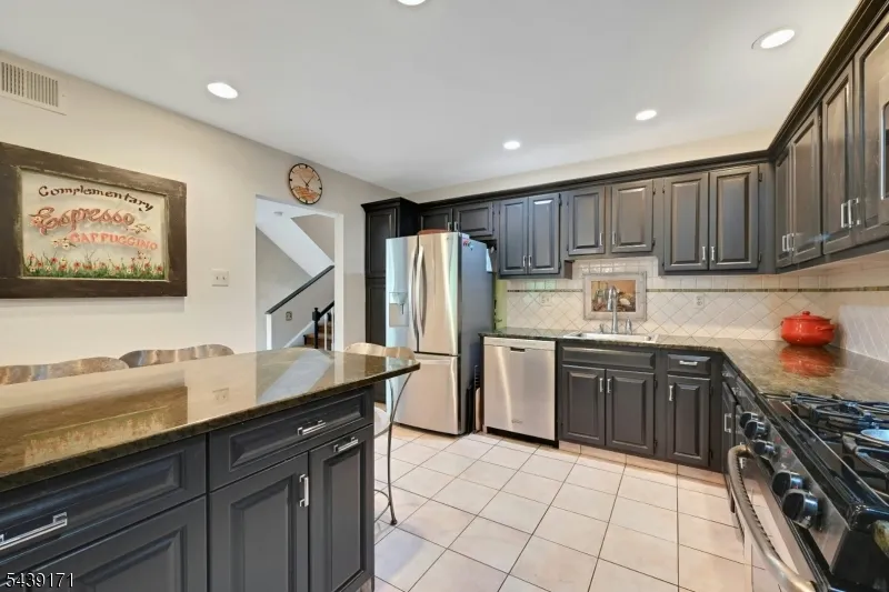 211 Yorktowne Ct Washington, NJ 07676