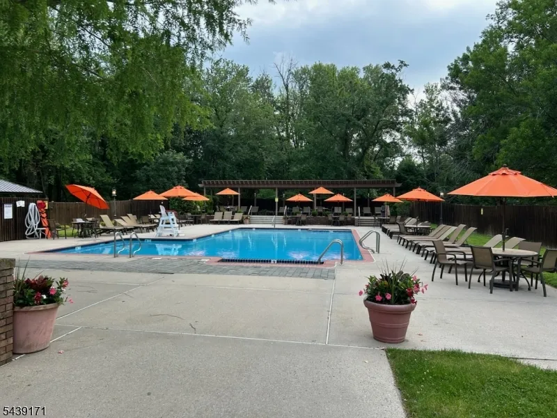 211 Yorktowne Ct Washington, NJ 07676