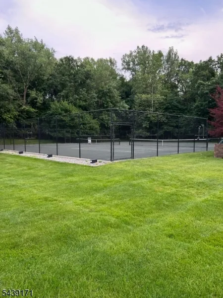 211 Yorktowne Ct Washington, NJ 07676