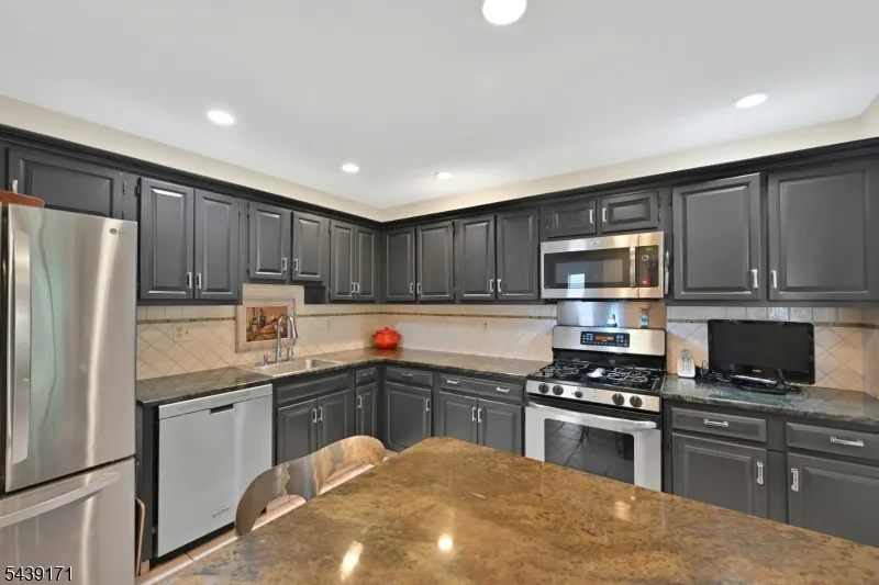 211 Yorktowne Ct Washington, NJ 07676