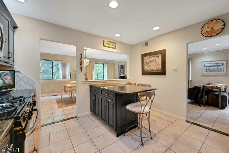 211 Yorktowne Ct Washington, NJ 07676