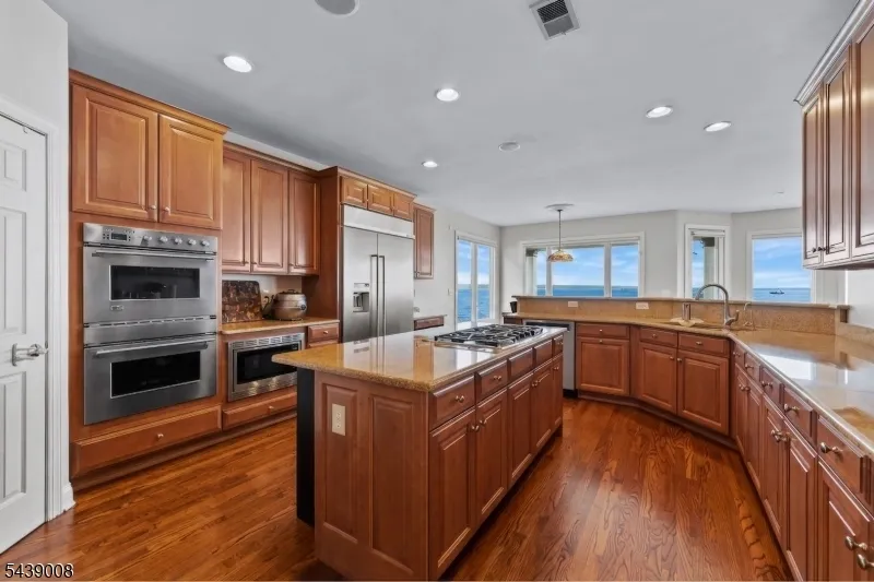 23 Lighthouse Dr South Amboy City, NJ 08879