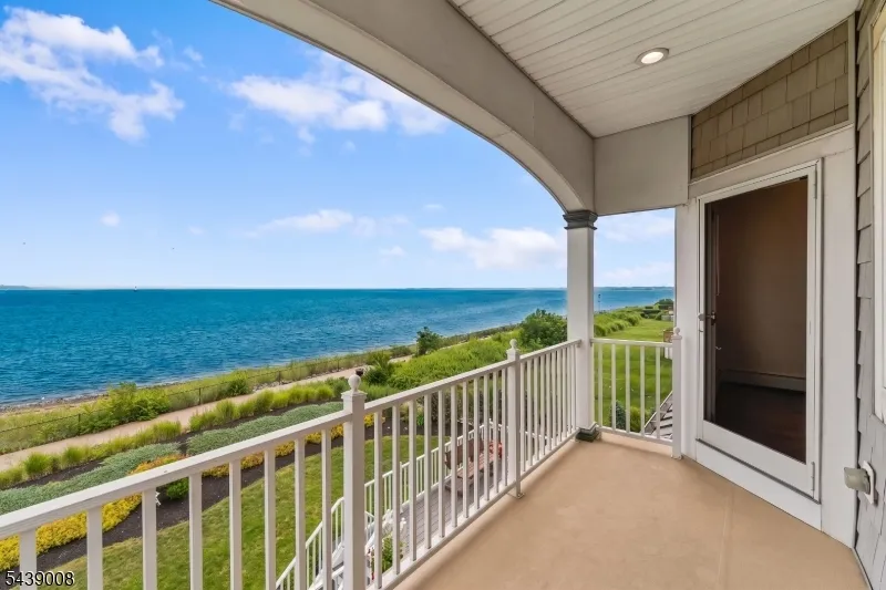 23 Lighthouse Dr South Amboy City, NJ 08879
