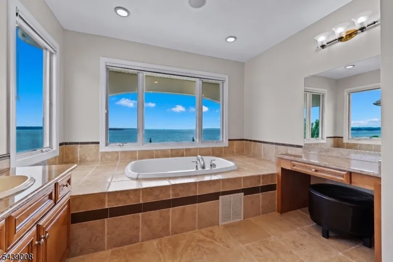 23 Lighthouse Dr South Amboy City, NJ 08879