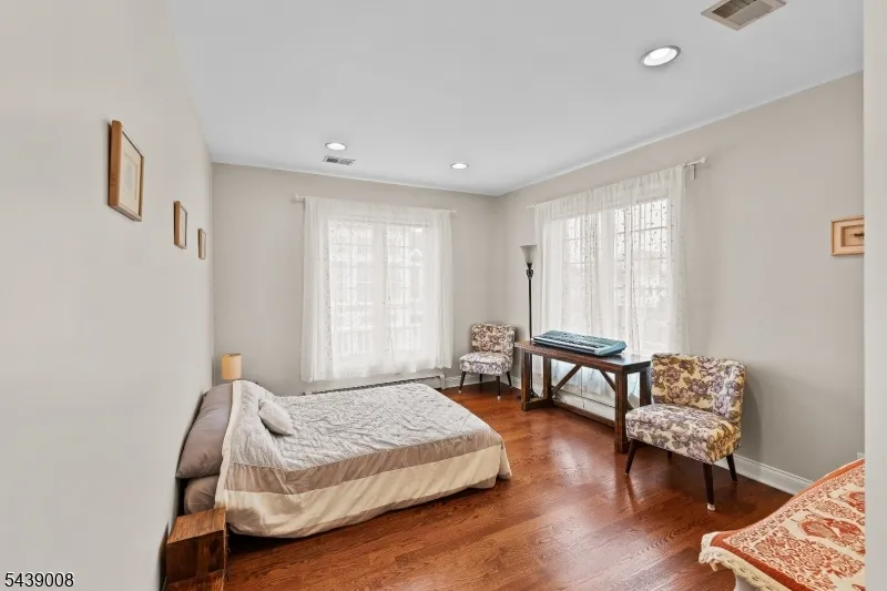 23 Lighthouse Dr South Amboy City, NJ 08879