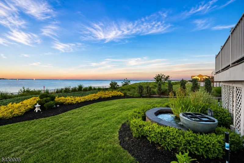 23 Lighthouse Dr South Amboy City, NJ 08879