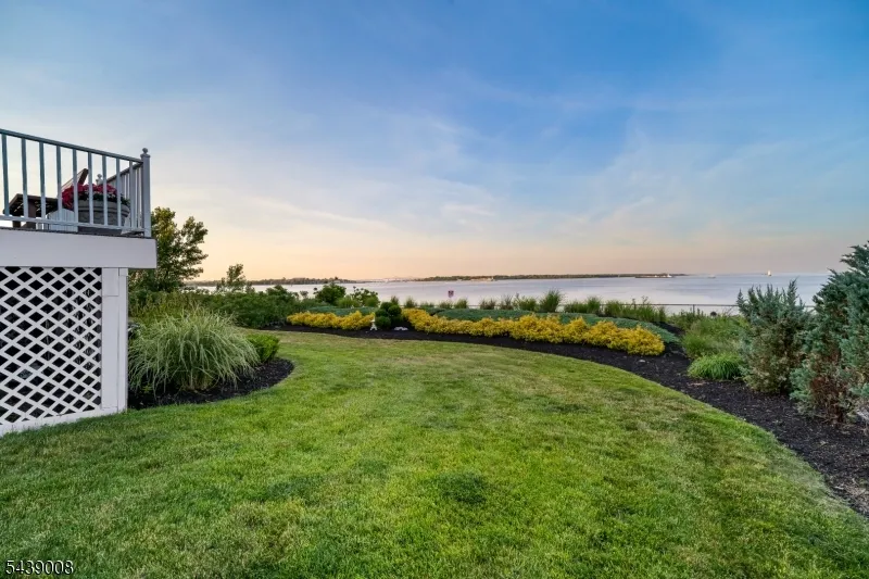 23 Lighthouse Dr South Amboy City, NJ 08879