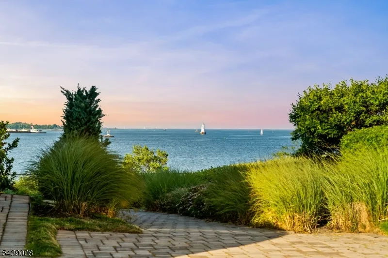 23 Lighthouse Dr South Amboy City, NJ 08879