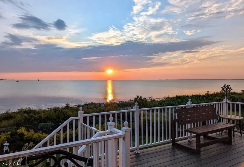 23 Lighthouse Dr South Amboy City, NJ 08879