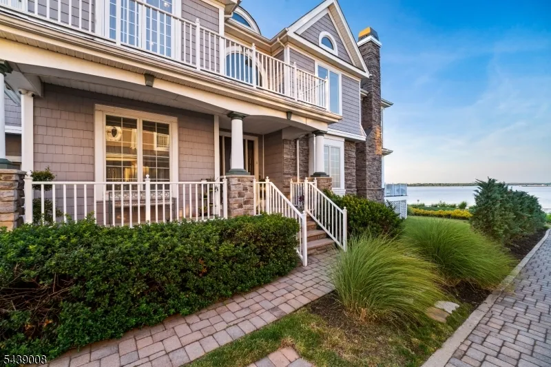23 Lighthouse Dr South Amboy City, NJ 08879