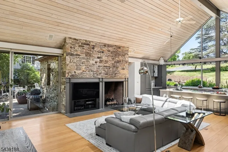 65 Brookville Hollow Rd Delaware, NJ 08559