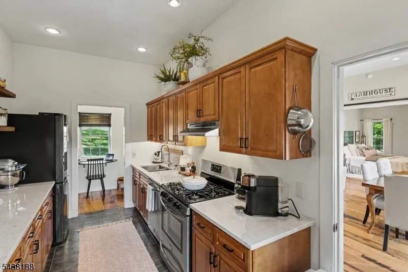 65 Brookville Hollow Rd Delaware, NJ 08559