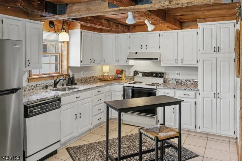 65 Brookville Hollow Rd Delaware, NJ 08559