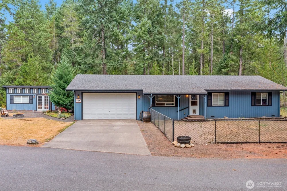 20 Buckhorn Court Hoodsport, WA 98548