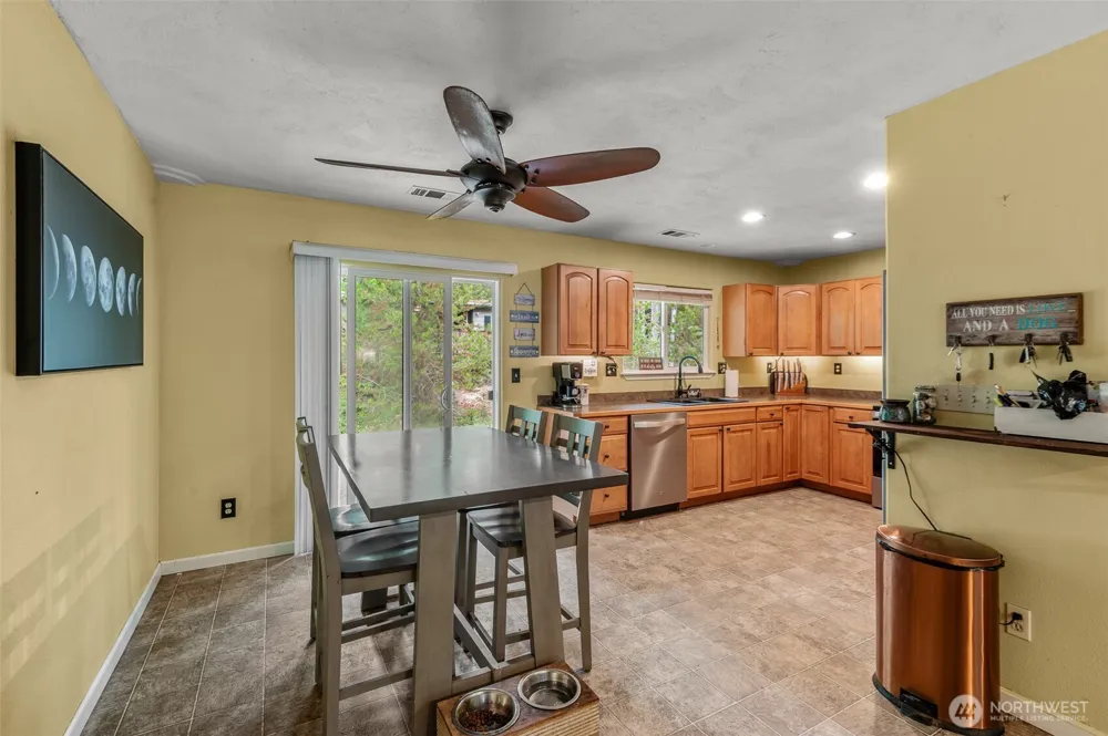 20 Buckhorn Court Hoodsport, WA 98548