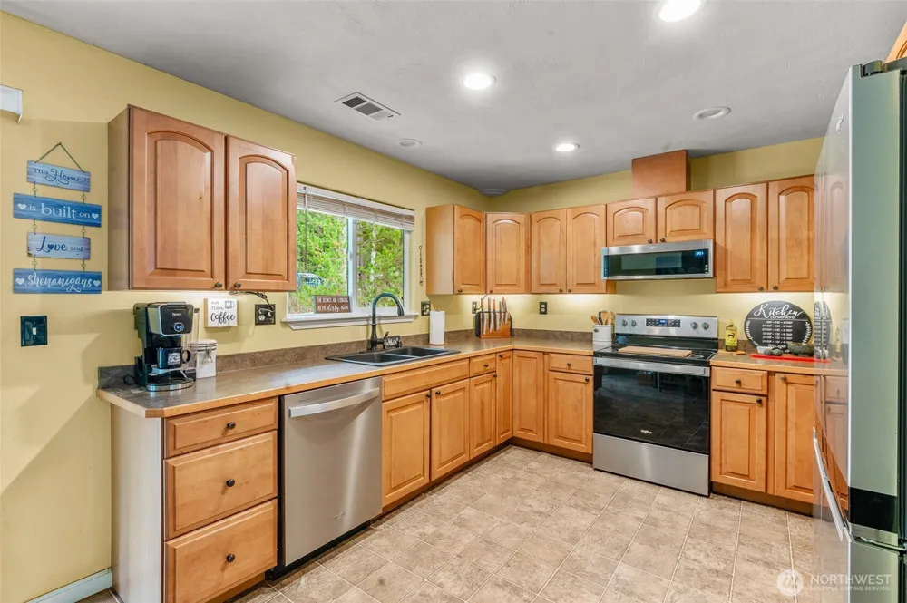 20 Buckhorn Court Hoodsport, WA 98548