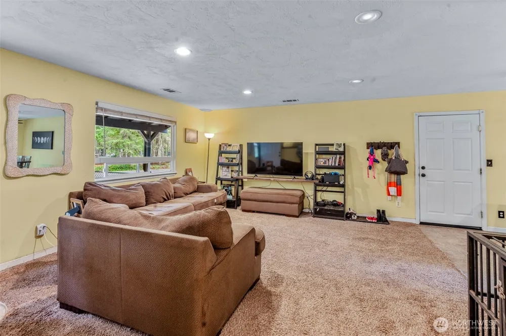 20 Buckhorn Court Hoodsport, WA 98548