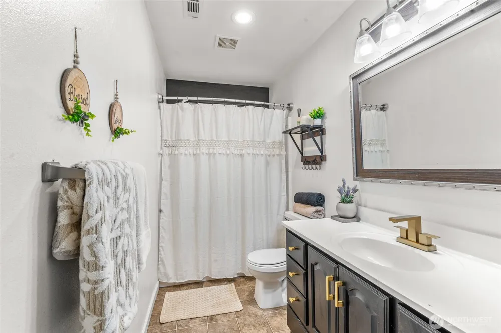 20 Buckhorn Court Hoodsport, WA 98548