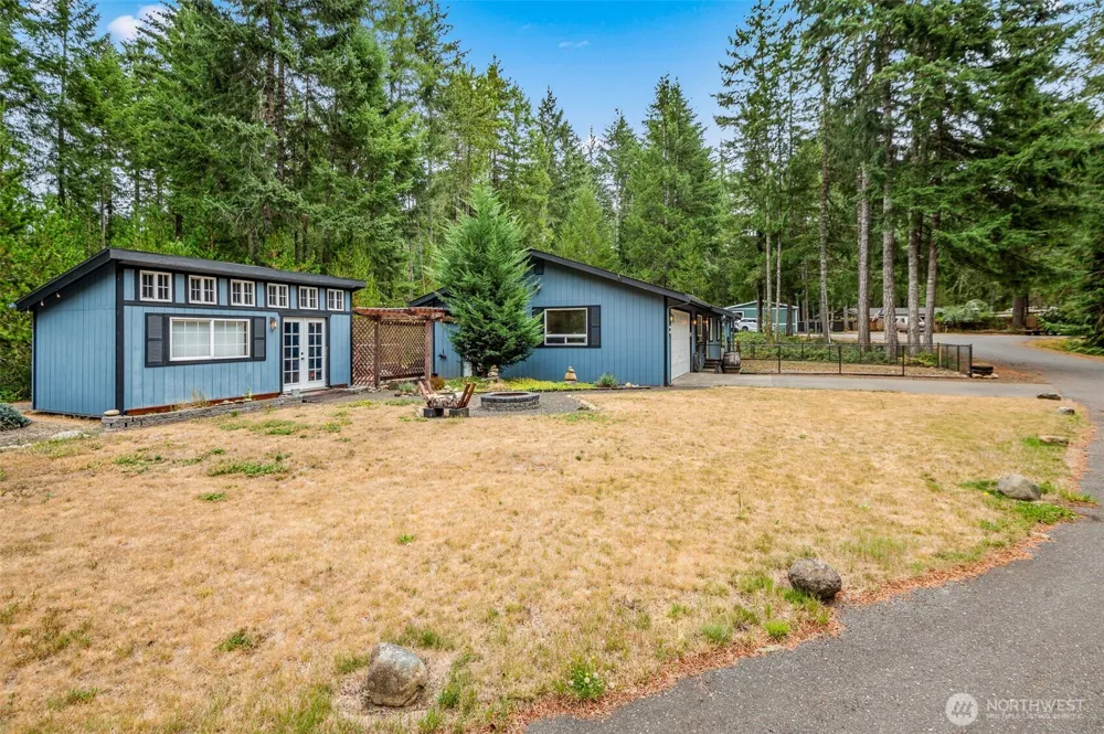 20 Buckhorn Court Hoodsport, WA 98548