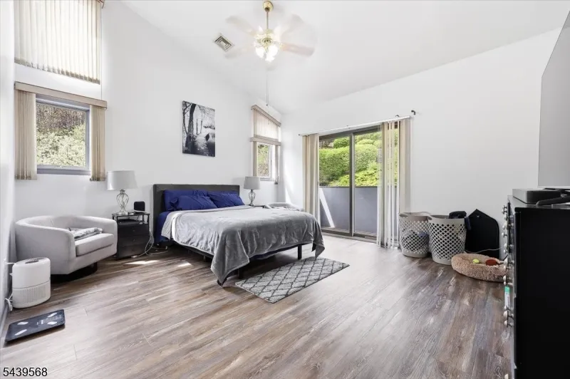 52 Adams Ter Clifton City, NJ 07013