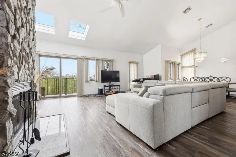 52 Adams Ter Clifton City, NJ 07013