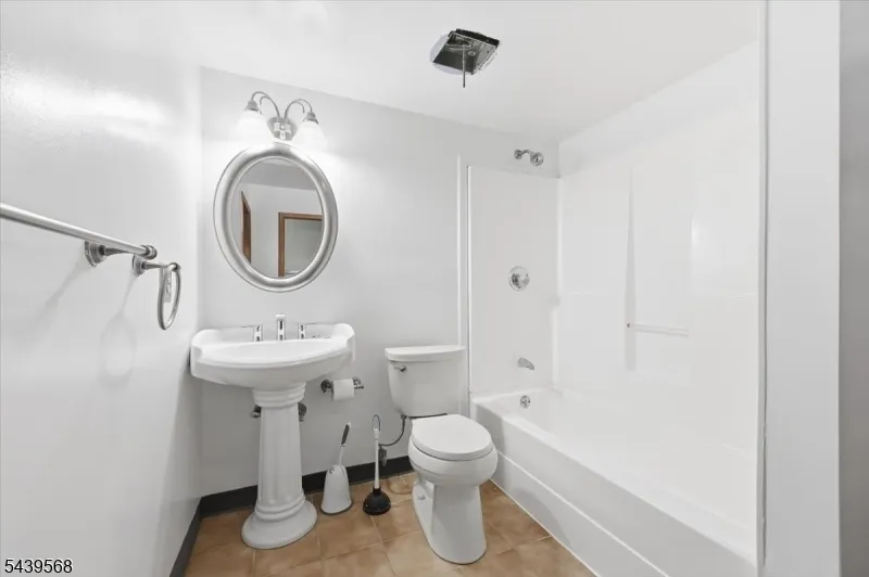 52 Adams Ter Clifton City, NJ 07013