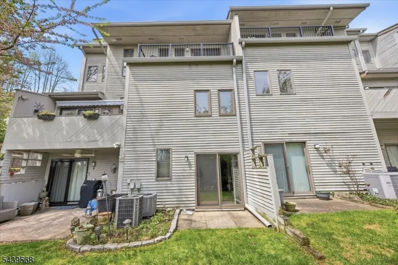 52 Adams Ter Clifton City, NJ 07013