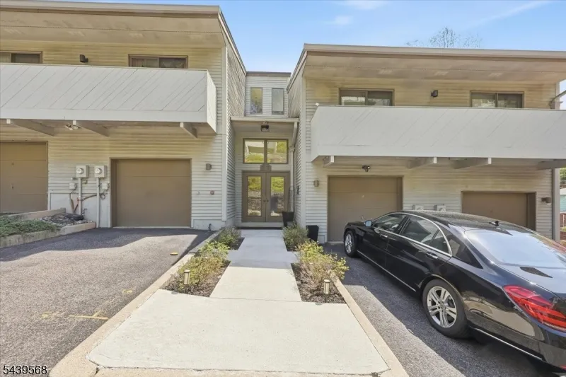 52 Adams Ter Clifton City, NJ 07013