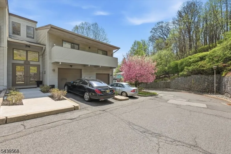 52 Adams Ter Clifton City, NJ 07013