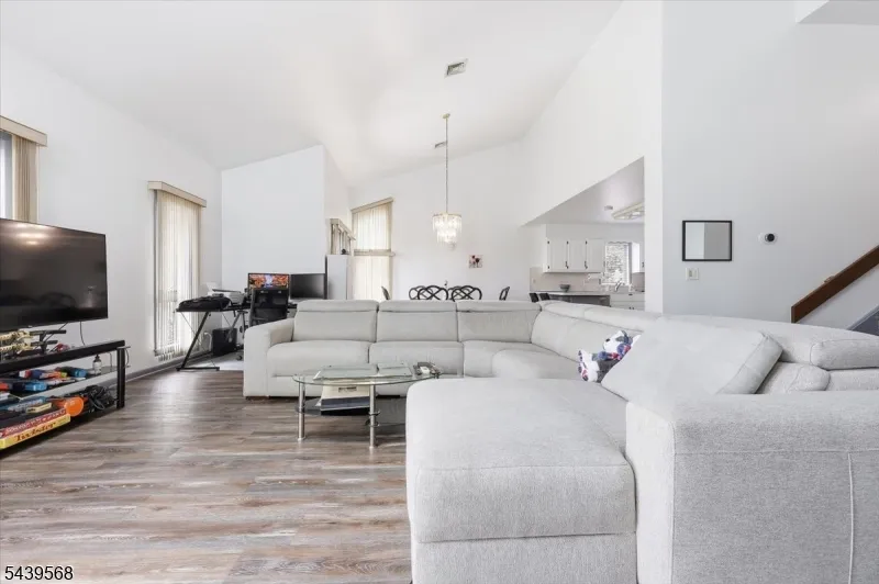 52 Adams Ter Clifton City, NJ 07013