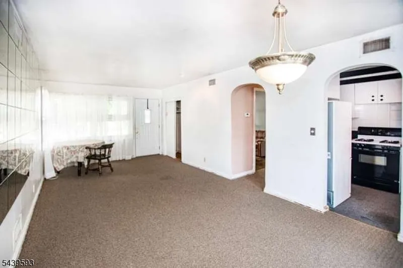 4 Beverly Rd Glen Rock, NJ 07452