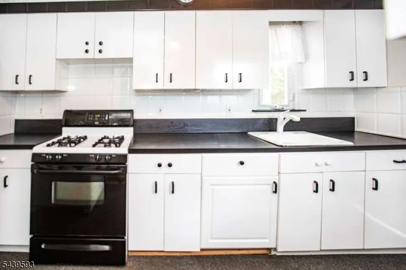 4 Beverly Rd Glen Rock, NJ 07452