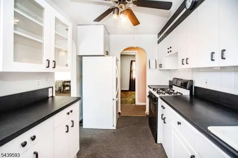 4 Beverly Rd Glen Rock, NJ 07452