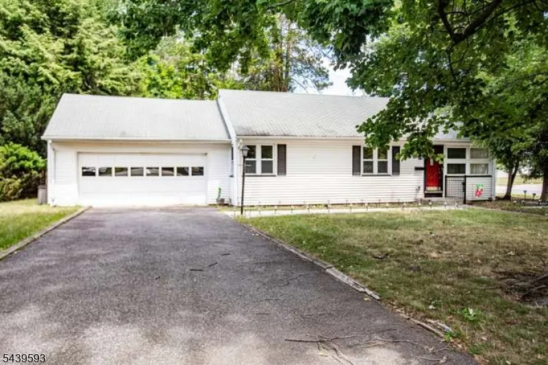 4 Beverly Rd Glen Rock, NJ 07452