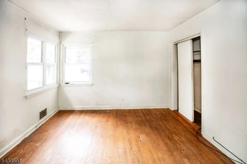 4 Beverly Rd Glen Rock, NJ 07452