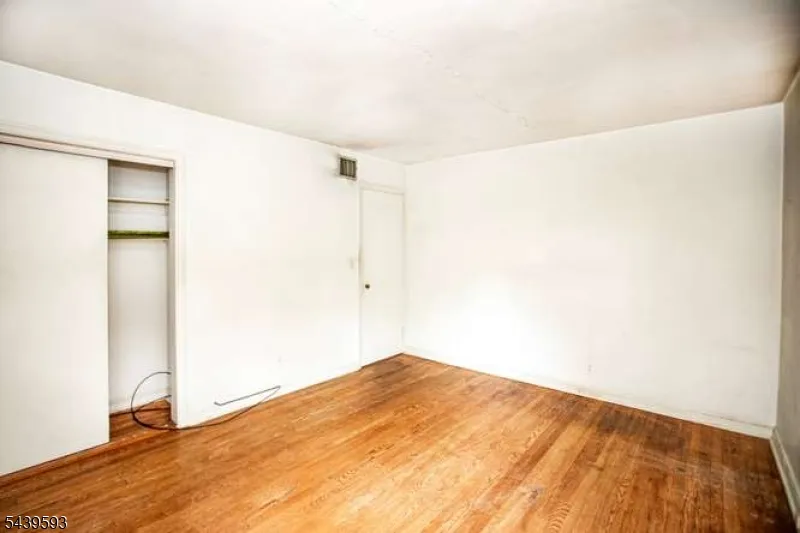 4 Beverly Rd Glen Rock, NJ 07452