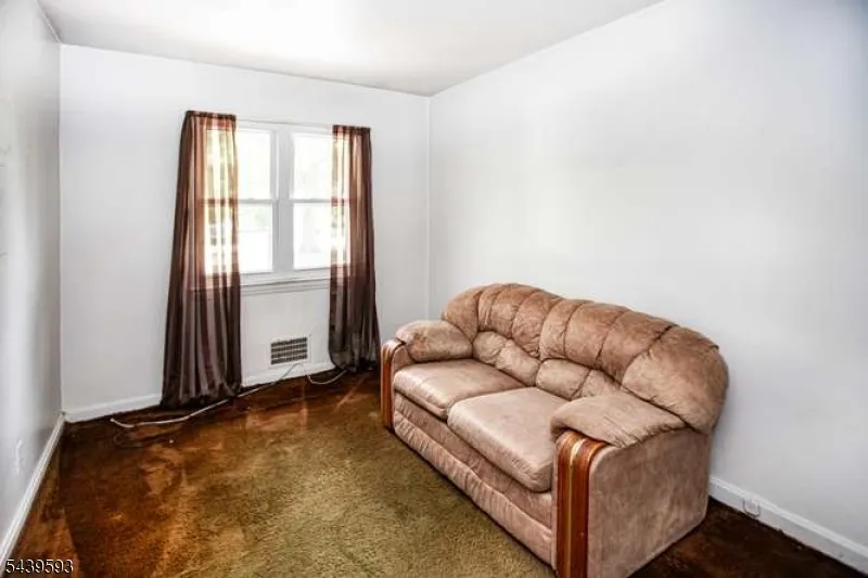 4 Beverly Rd Glen Rock, NJ 07452