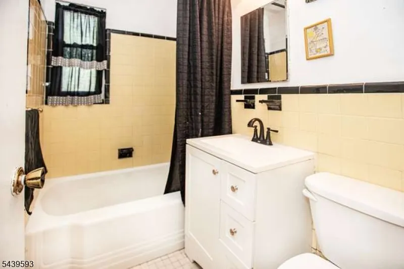 4 Beverly Rd Glen Rock, NJ 07452