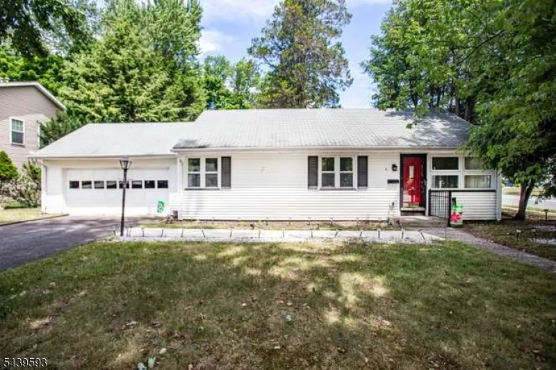 4 Beverly Rd Glen Rock, NJ 07452