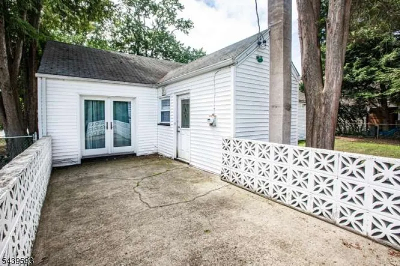 4 Beverly Rd Glen Rock, NJ 07452