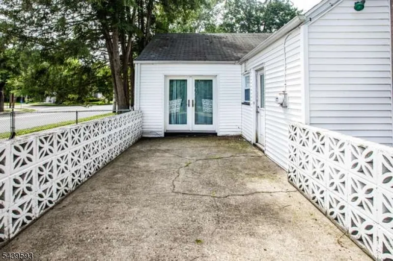4 Beverly Rd Glen Rock, NJ 07452