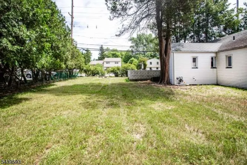 4 Beverly Rd Glen Rock, NJ 07452