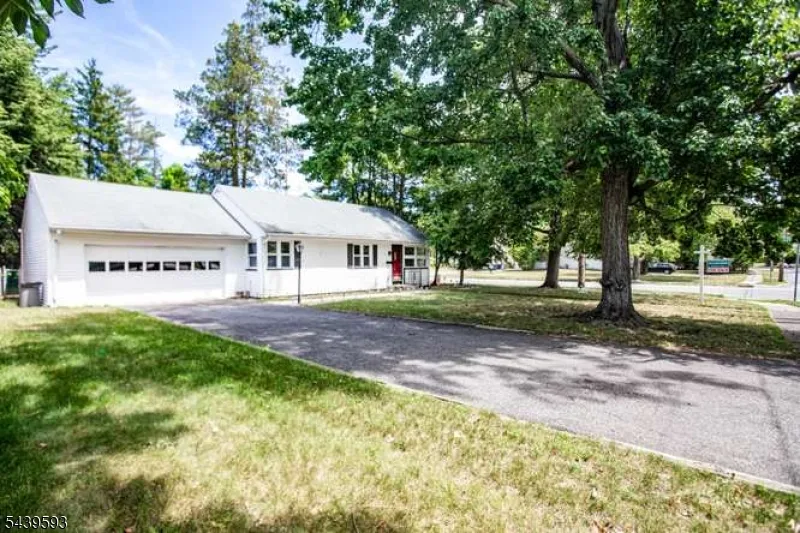 4 Beverly Rd Glen Rock, NJ 07452