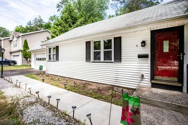 4 Beverly Rd Glen Rock, NJ 07452
